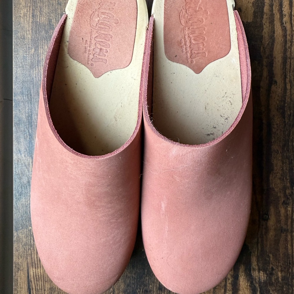 Stylish Pink Leather Clogs